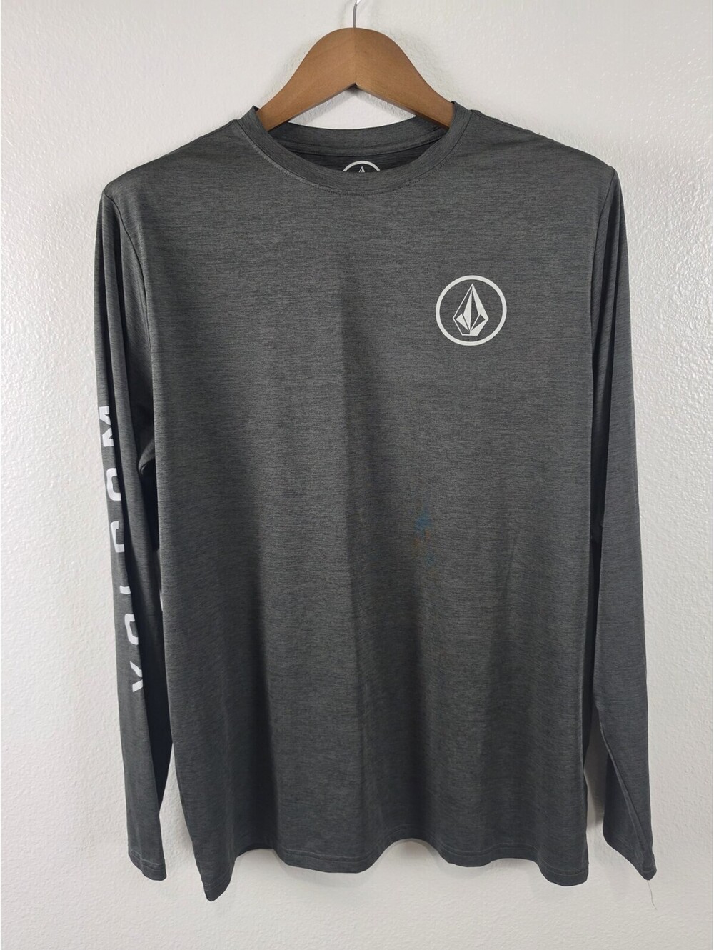 Volcom Men's Surf Swim Long Sleeve Shirt Large, Anti-UV 50+ SPF, Rash Guard Logo